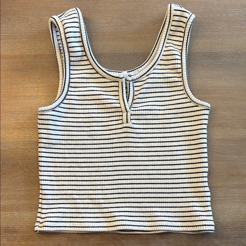 O'Neill Black and White Striped Crop Top - Picture 2 of 10